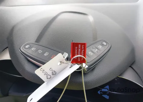 2016 Ford Escape Titanium z USA, uszkodzony, nr VIN 1FMCU9J9XGUA51989